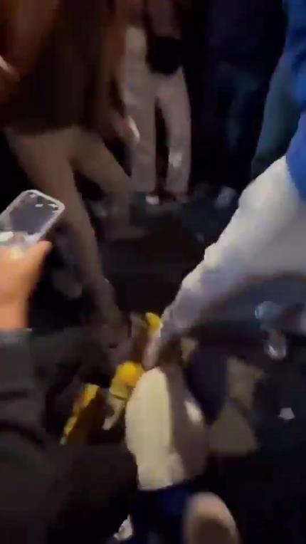 驚！尼克斯大勝步行者后，哈利伯頓遭主場球迷群毆
